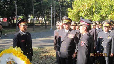 消防局長率隊祭悼英勇殉職消防勇士