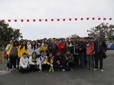 維護美麗家園 200多位學生東區旱溪淨灘