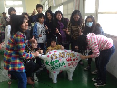 烏日學子彩繪花燈展現創作長才 2015臺灣燈會同步展出