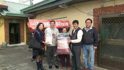 寒冬送暖!原民會主委訪視3名都會區弱勢原住民家庭