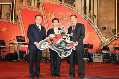 健豪印刷再捐消防公務機車20輛 林市長滿心感謝