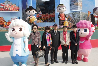 台灣燈會吉祥物飛飛、揚揚現身港澳燈區 情侶合照打卡送好禮