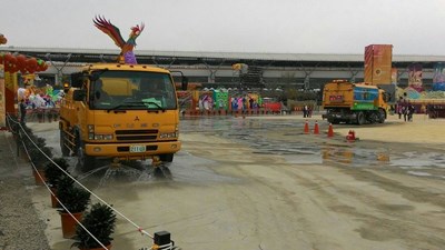 低碳環保遊燈區 市府倡導資源回收成效讚