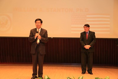 司徒文市府演講分享外交職涯 強調面對挑戰保持清廉