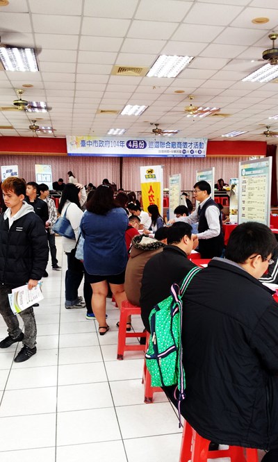 巡迴聯合廠商徵才 廠商釋高薪吸引589位民眾參加