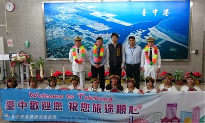 中華泰山號首航臺中港 千名旅客大玩中臺灣