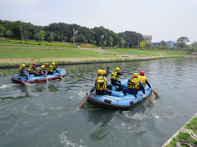 消防局大里康橋水域實施搶救訓練 提升緊急應變能力