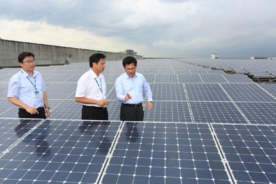 林市長參訪友達森勁太陽能台中廠 目標全市太陽光電系統設置量全台前三