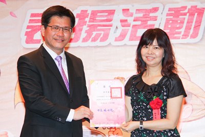 辛苦了,有你真好! 林市長表揚績優工友及行政助理