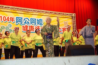 台中市健康活力Show大賽 阿公阿嬤大跳「小蘋果」