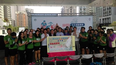 騎單車做公益 30名學生完成千里環島獲授證
