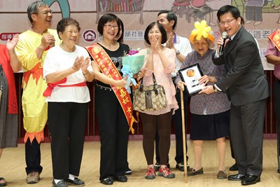 弘道三代同堂孝親家庭活動 林市長表揚楷模家庭