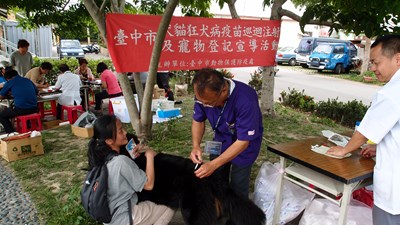 防治狂犬病 動保處10月份辦理10場次犬貓狂犬病疫苗、晶片注射活動