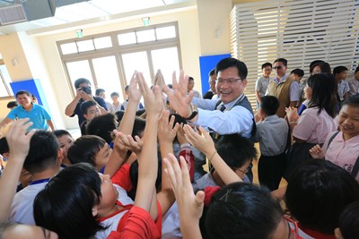 南陽國小活動中心落成 林市長與全校師生歡喜慶祝