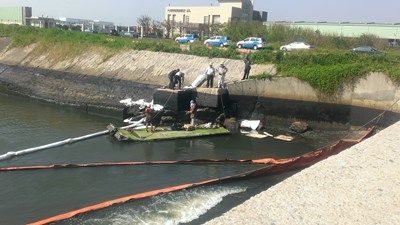 疑輸油管線油品外洩 環保局嚴格監控清除避免擴大 後續將持續追蹤