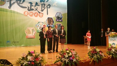 全國首創跨縣市代為收件簽收系統 台中市獲內政部總考評團體優等