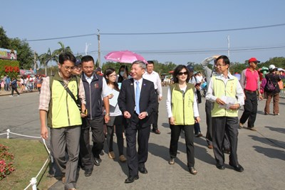 視察新社花海及花毯節 張副市長盼結合知識與體驗 並為台中花博暖身