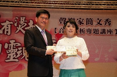 國際知名聲樂家簡文秀台中演講獻唱  募集善款捐助台中市慈愛智能發展中心