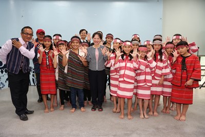 關心偏鄉教育 市長夫人與達觀、自由國小學童相見歡