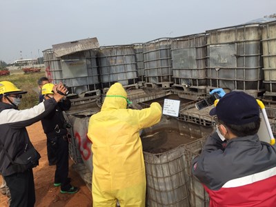 梧棲千桶汙泥案 市府與檢方執行蒐證 啟動移除作業
