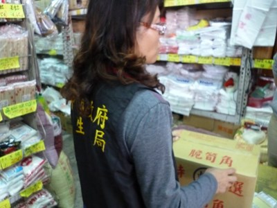 加強食安檢驗量能 衛生局抽驗年節食品 6件不合格已下架回收