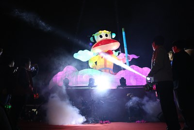 元宵燈會台中海線首設燈區 主燈大嘴猴閃耀港區夜空