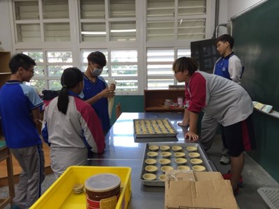 建構完善預防與輔導體系 教育局積極助中輟生復學就業