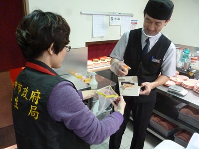 衛生局抽驗4大超商及餐飲店家壽司飯糰 中市2件不符標準複驗均已合格