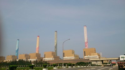 市府與台電達共識 6站空品觀測站紫爆火力發電廠就降載