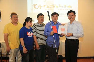 視障者成功環島 募資籌拍紀錄片 林市長盼照亮更多視障朋友