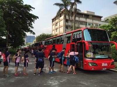 國中會考登場 市府補助學校專車載送考生