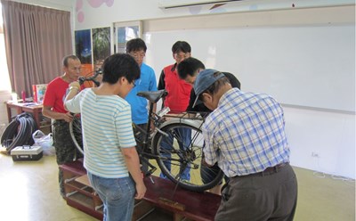 市府自行車維修講堂 教民眾一技之長並促進廢棄車回收再利用