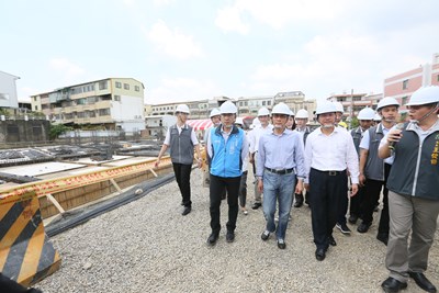 行政院長視察中市豐原安康段社會住宅 肯定中市府8年1萬戶目標務實