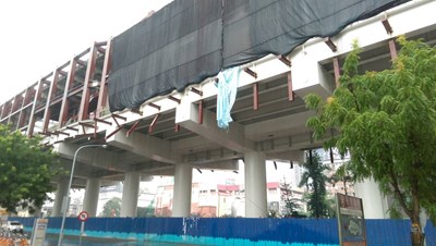 捷運帆布破裂積水落下損傷車輛 中市府要求北捷徹底檢討並提解決方案
