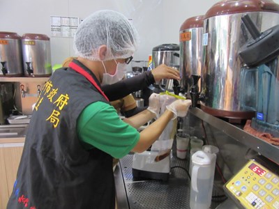 中市衛生局抽驗手搖飲料 5件衛生標準複驗後合格 冰品配料檢驗全數過關