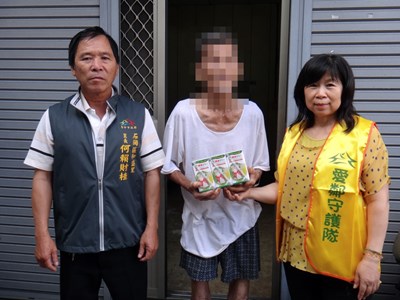 中市石岡愛鄰守護隊 及時關懷生病獨居長輩