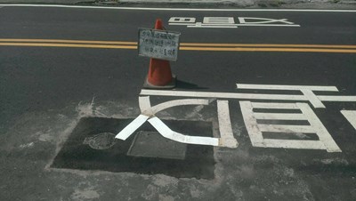 路平封層後再調平未同步下地孔蓋 建設局:必要工法之一 盼民眾諒解