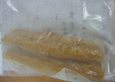 中市府聯合檢警共同查獲早餐店用工業用明礬製油條 違規油條下架銷毀