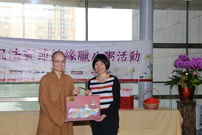 慶祝法寶節 惠中寺贈7000多份臘八粥