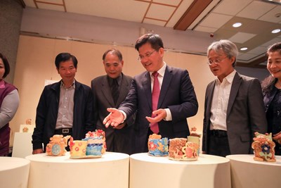 港洲盃親子捏陶作品展開幕 林市長:發展陶藝之都從教育做起