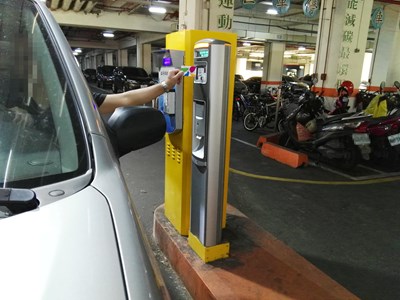 電子票證進出中市27處停車場 5/1起停車費8折