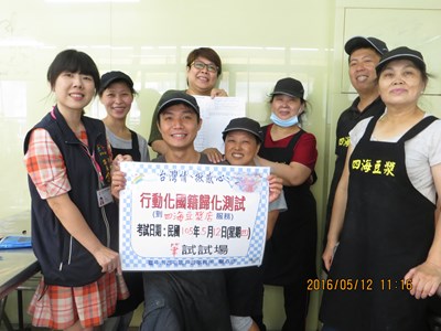 西屯戶政新住民行動列車到府服務 新住民:原生母國也享受不到