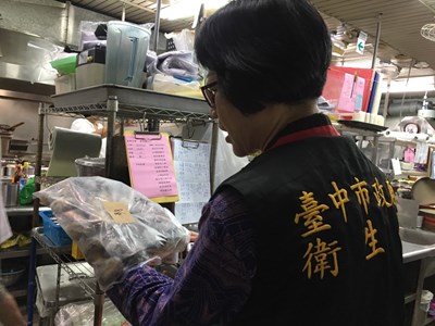 中市府持續追蹤宏碩逾期海鮮產品流向 專案稽查轄內餐廳賣場