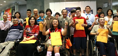 身障朋友繪畫出生命之光 林副市長:持續提供更好的創作與居住環境