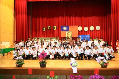 東勢高工畢業典禮 市長夫人勉同學發展學習優勢成為達人