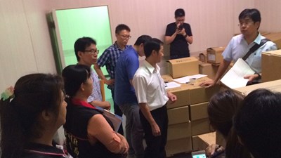 景澤生科公司疑涉改產品效期標籤 中市衛生局聯合檢調偵查扣押疑慮產品
