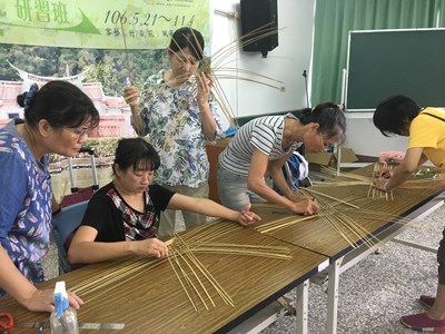 中市竹編技藝班圓滿結束 竹編髮簪、小花瓶展現客家之美