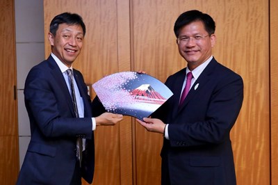 林市長拜會住友商事(左為山埜英樹,右為台中市長林佳龍)