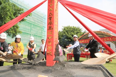 林市長出席動土典禮,為工程開工祝禱。