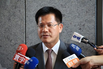 林市長於市議會開議前受訪東亞青運議題(台中市新聞局提供)